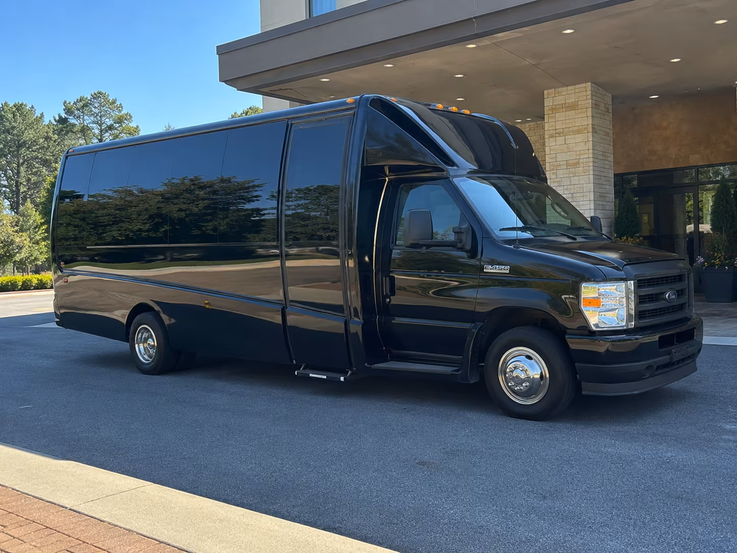 alpharettacharterbuscompany com helps you find wedding and special event shuttles across alpharetta
